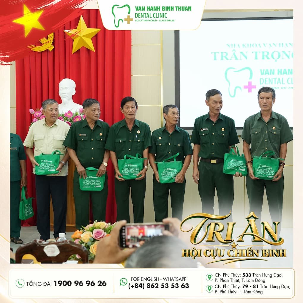 25 phần quà áo mưa – Gửi trao sự quan tâm từ những điều gần gũi