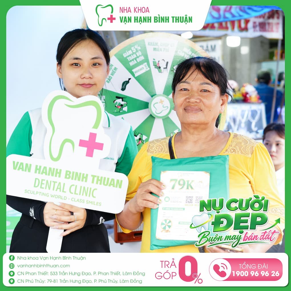 Bà con tiểu thương tham gia vòng quay may mắn