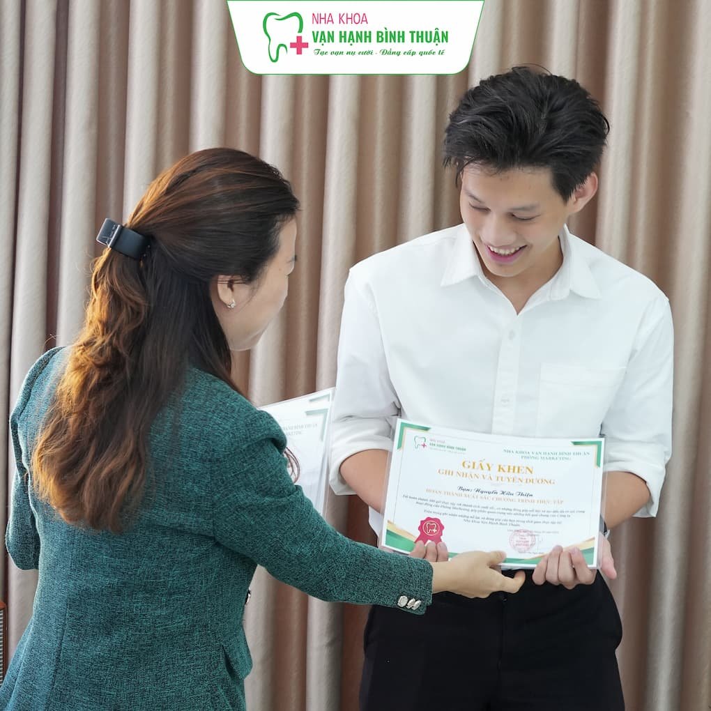 Nha Khoa Vạn Hạnh Bình Thuận
